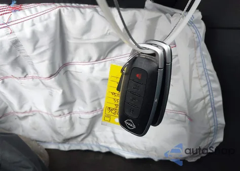 2025 Nissan Versa 1.6 Sv из США, поврежденный, VIN 3N1CN8EV5SL827826